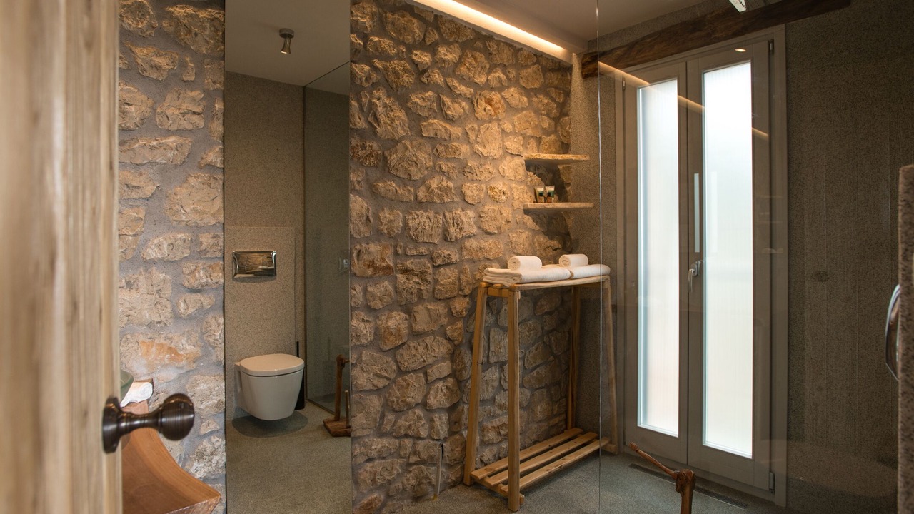 Photo of Bathroom in Petaleia