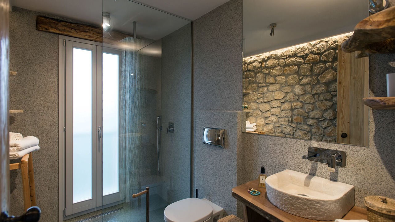 Photo of Bathroom in Petaleia