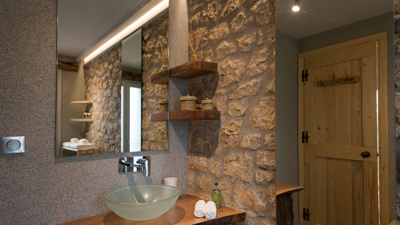 Photo of Bathroom in Petaleia