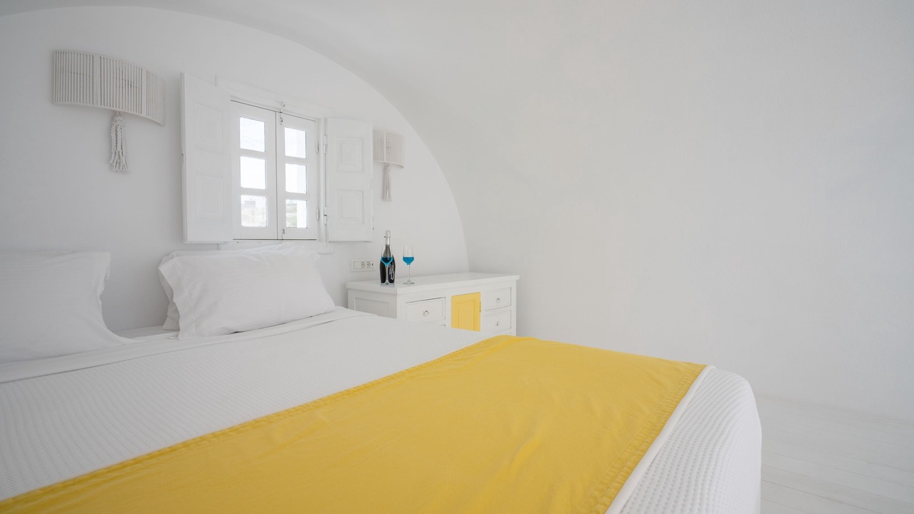 Photo of Bedroom in Oia