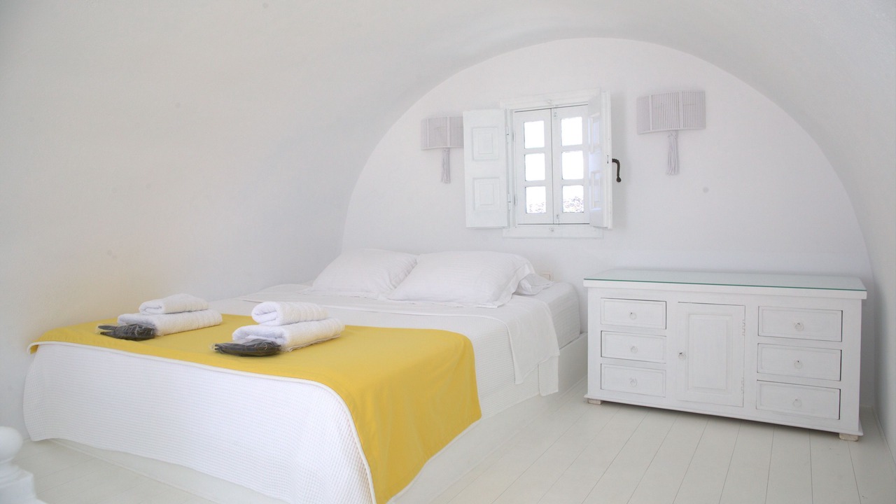 Photo of Bedroom in Oia