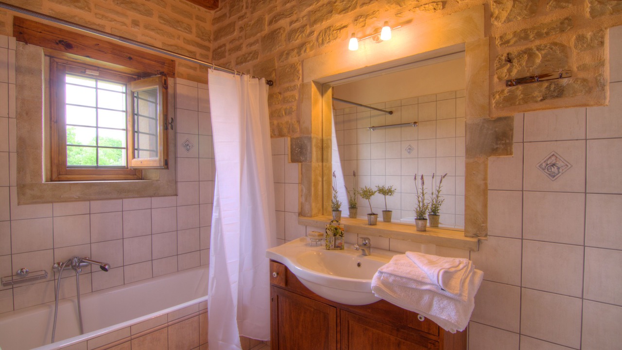 Photo of Bathroom in Prines