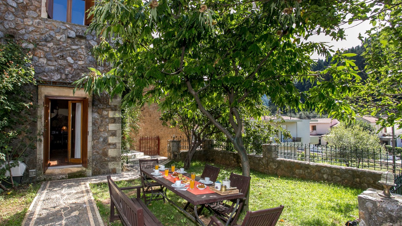 Photo of Patio Balcony in Theriso