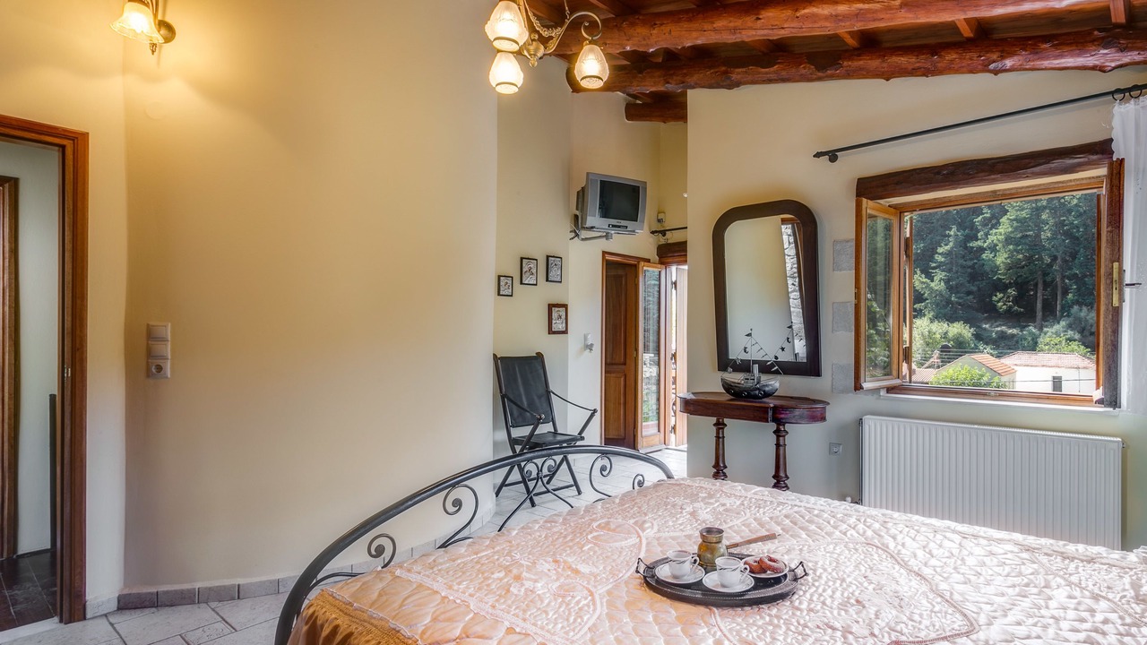 Photo of Bedroom in Theriso