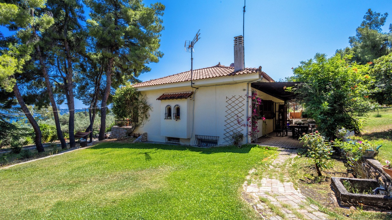 Photo of Outdoor in Lokroi