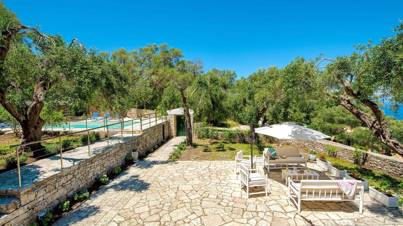 Photo of Outdoor in Longos