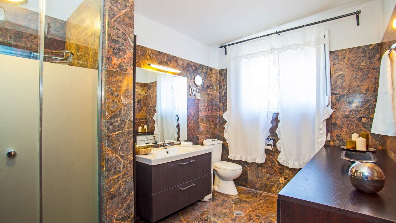 Photo of Bathroom in Ixia