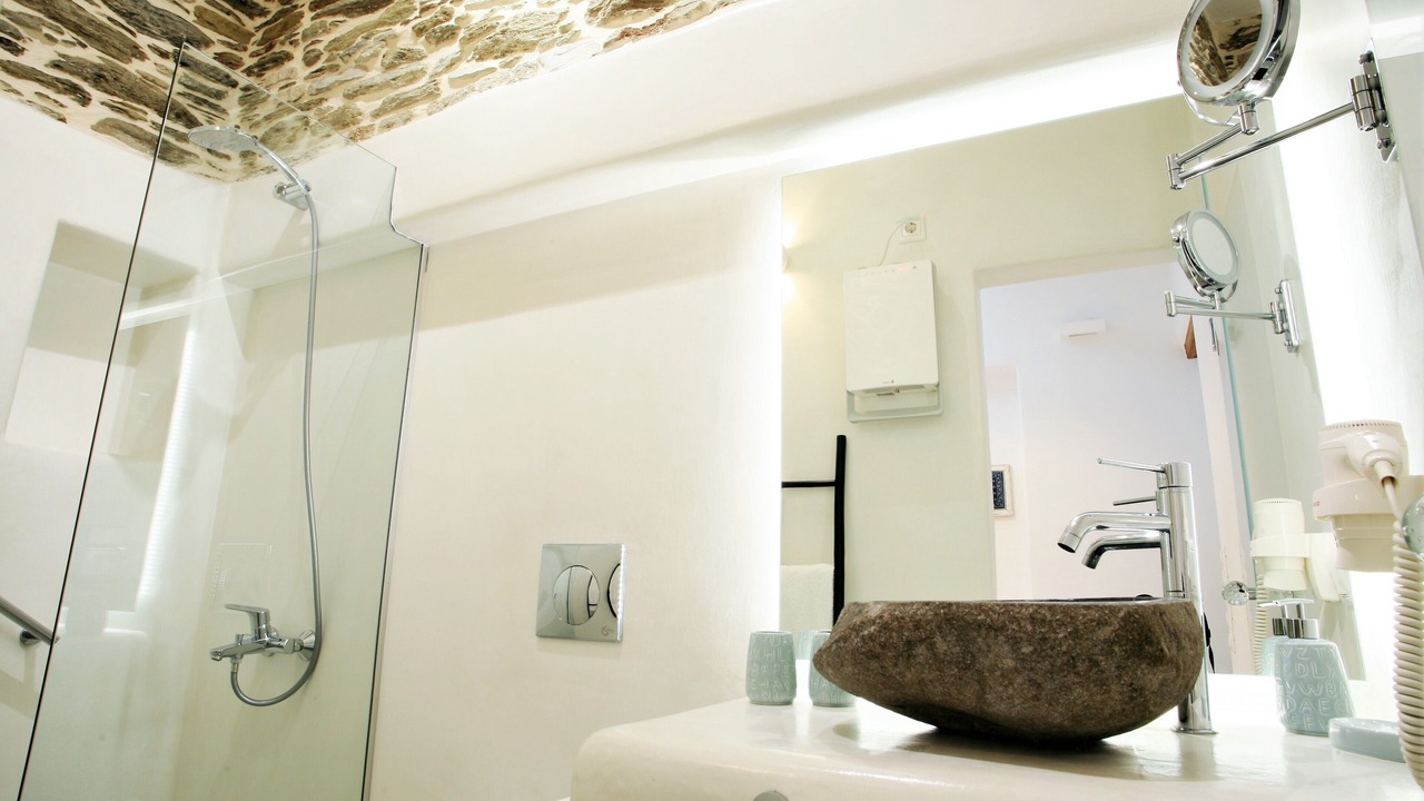 Photo of Bathroom in Paleopolis
