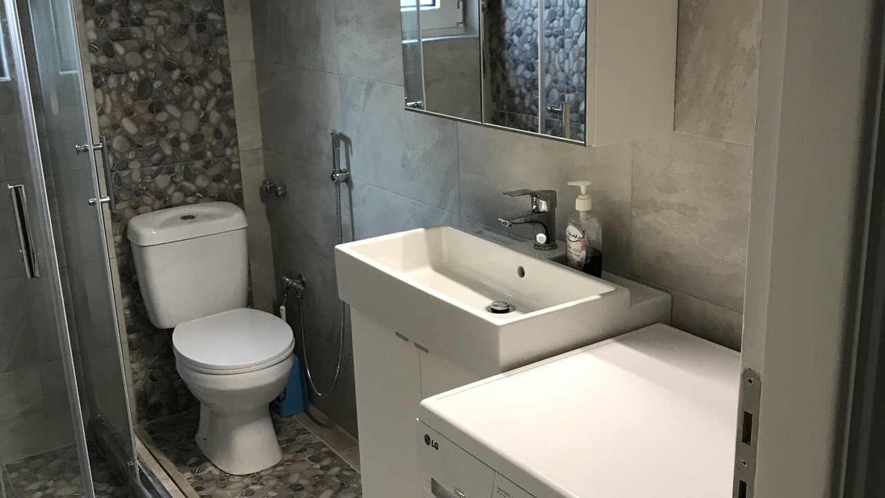 Photo of Bathroom in Aigaleo