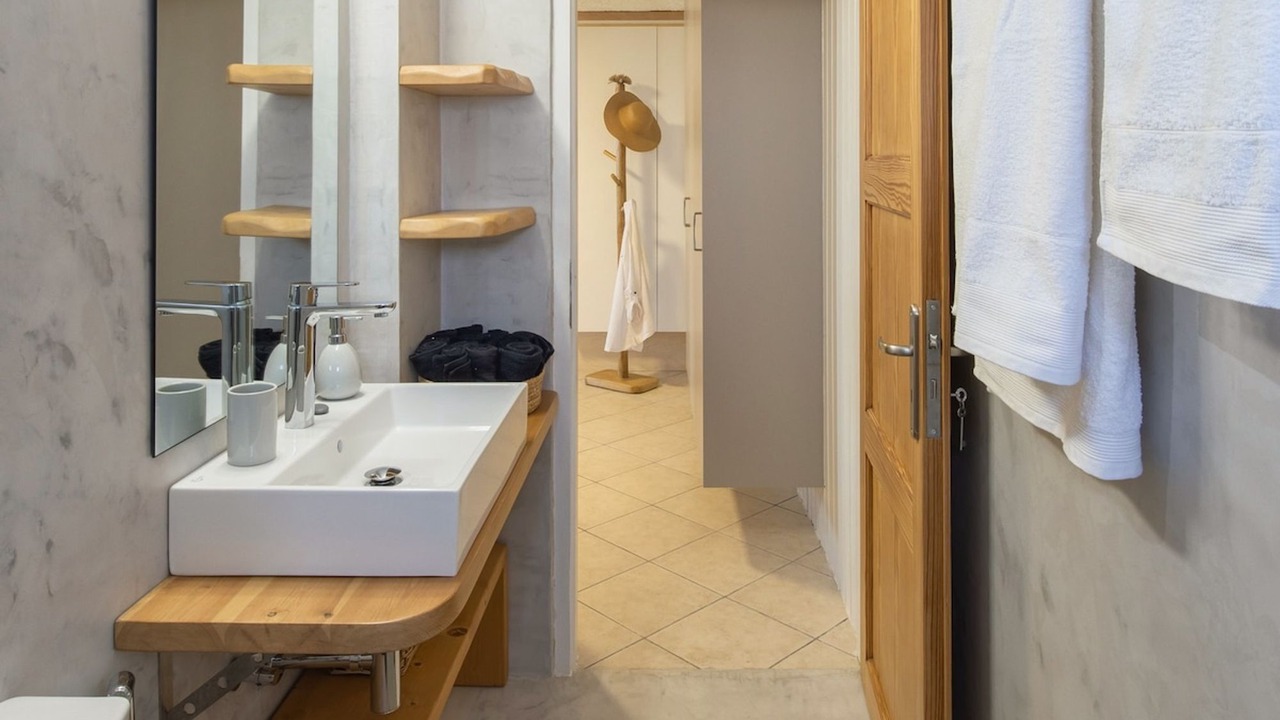 Photo of Bathroom in Parasporos