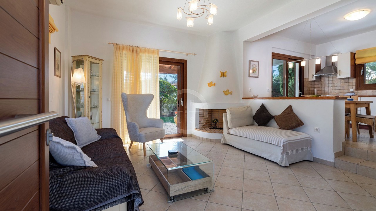 Photo of Livingroom in Plepi