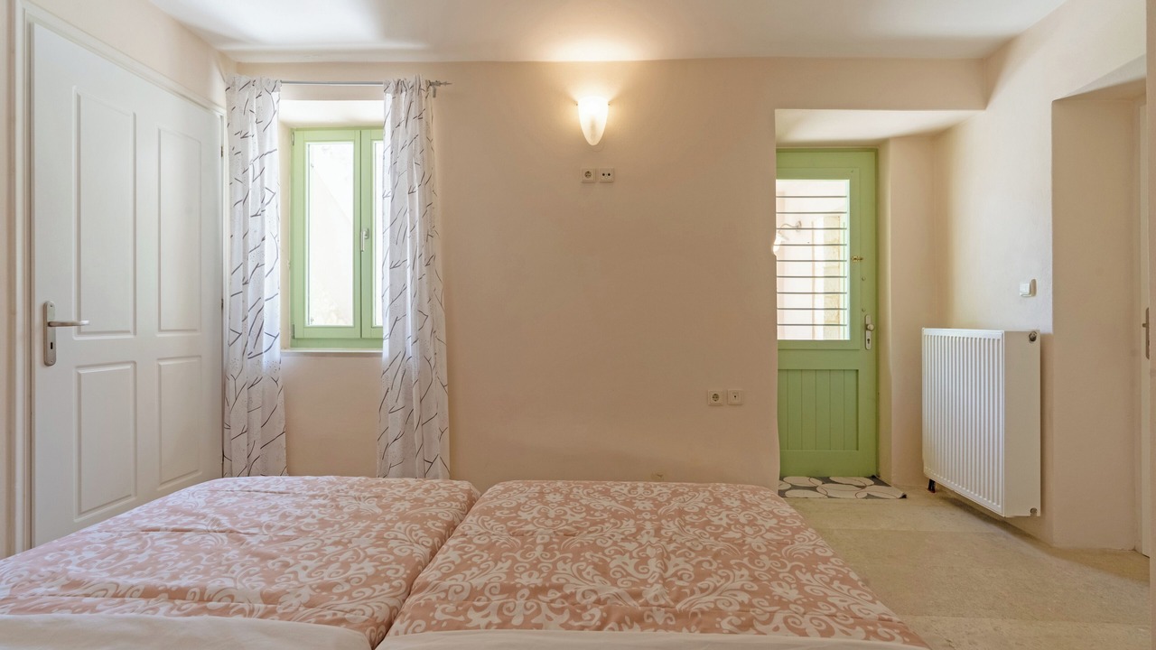 Photo of Bedroom in Armenoi