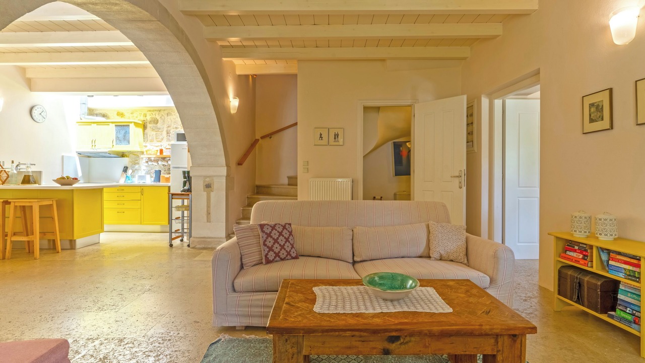 Photo of Livingroom in Armenoi