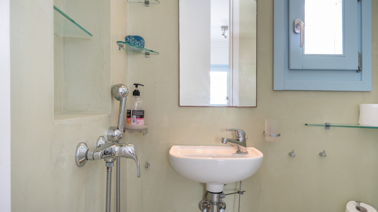 Photo of Bathroom in Ios
