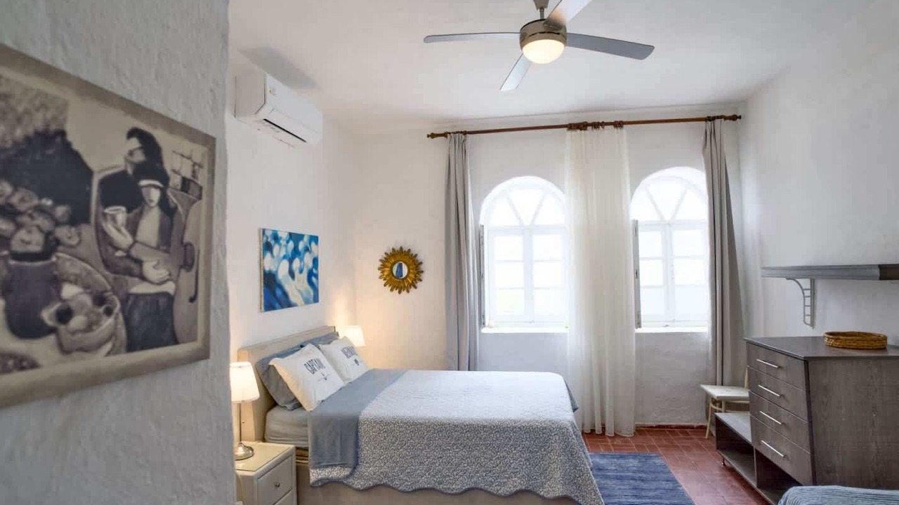 Photo of Bedroom in Ios Town