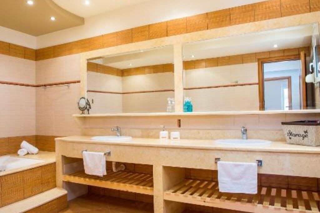 Photo of Bathroom in Rhodes Town
