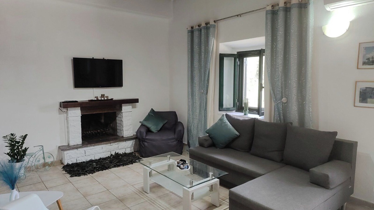 Photo of Livingroom in Peroulion