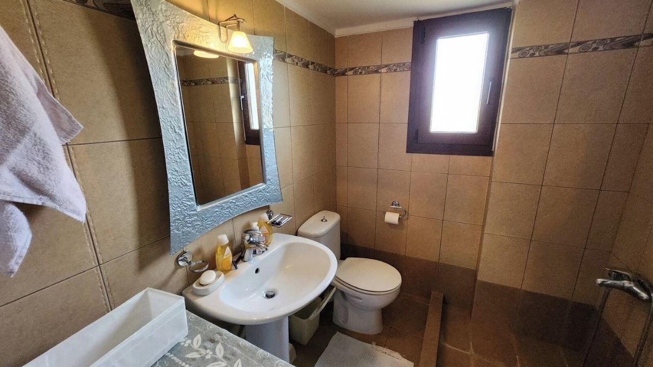 Photo of Bathroom in Longos