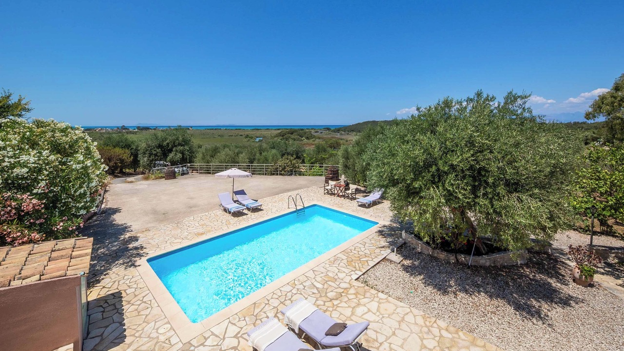 Photo of Outdoor in Peroulion