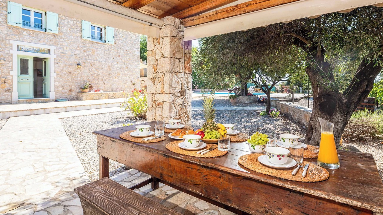 Photo of Outdoor in Peroulion