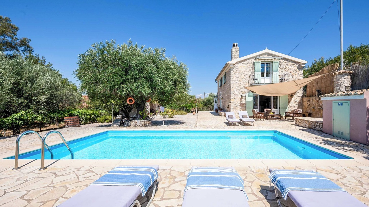Photo of Outdoor in Peroulion