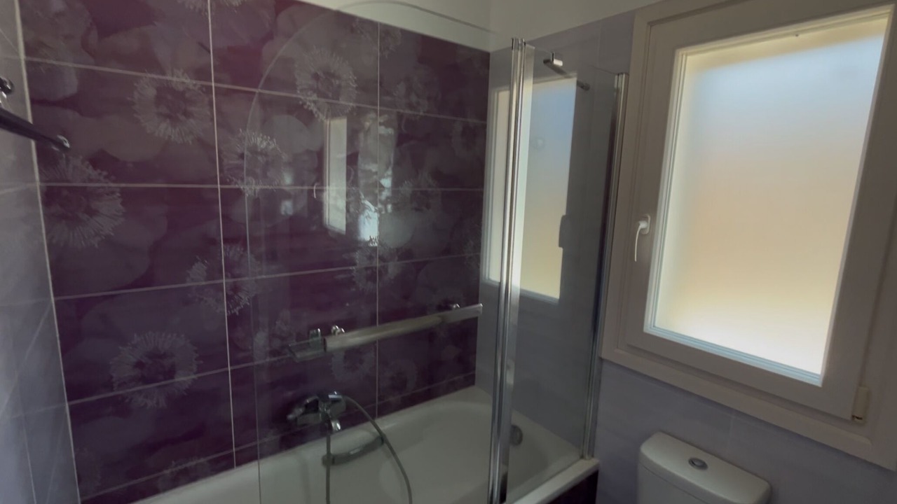 Photo of Bathroom in Ios