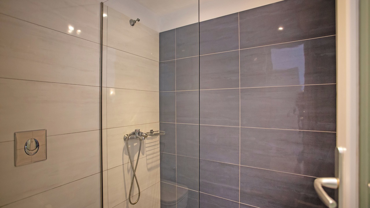 Photo of Bathroom in Plintri