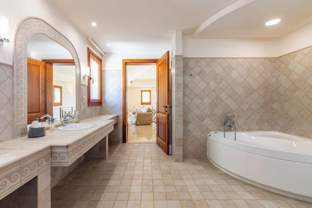 Photo of Bathroom in Rodhia