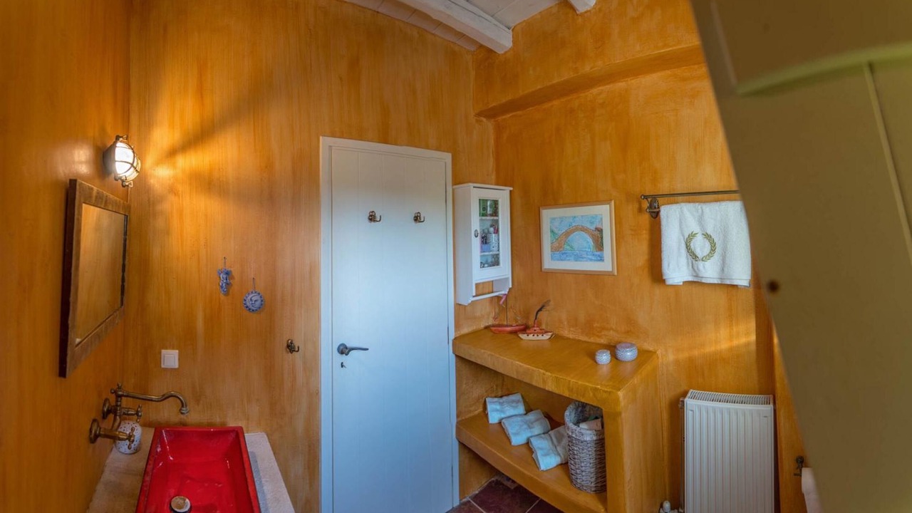 Photo of Bathroom in Omales