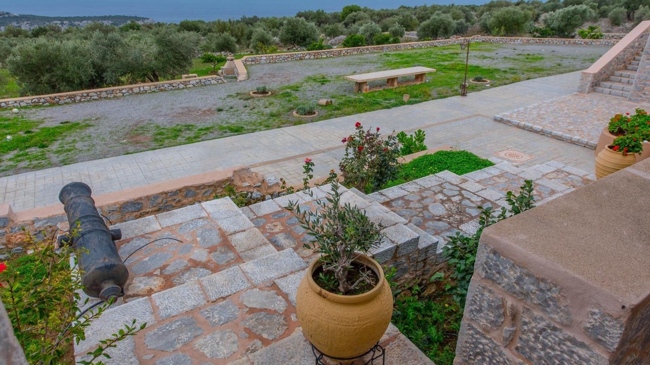 Photo of Outdoor in Omales