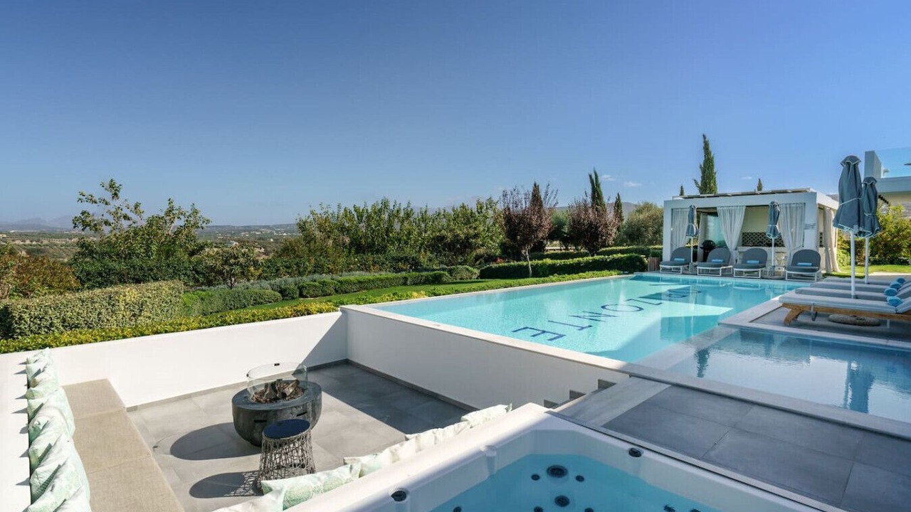 Photo of Outdoor in Adelianos Kampos