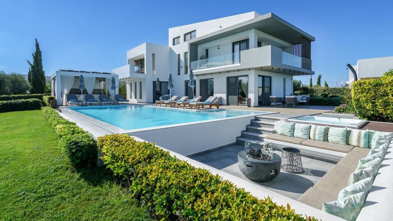 Photo of Outdoor in Adelianos Kampos
