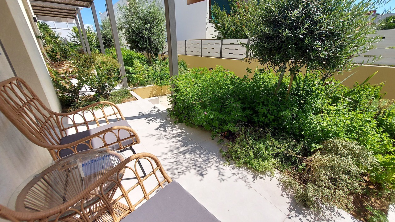 Photo of Patio Balcony in Platanes