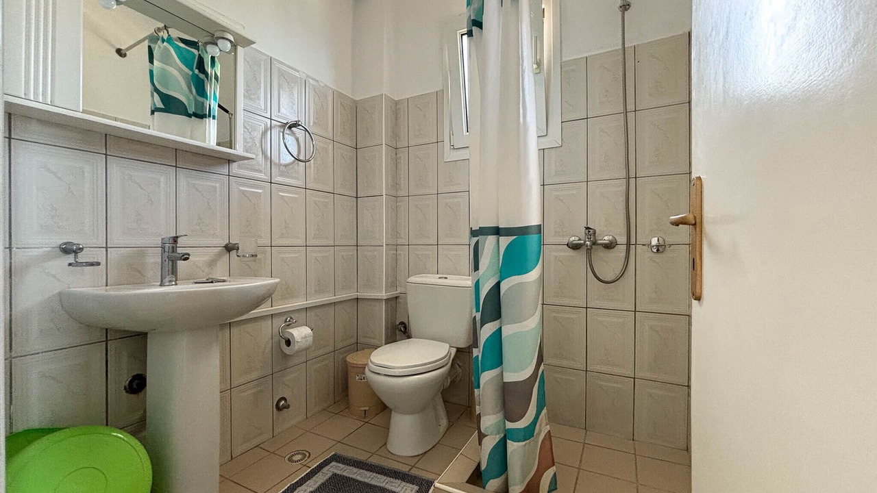 Photo of Bathroom in Petaleia