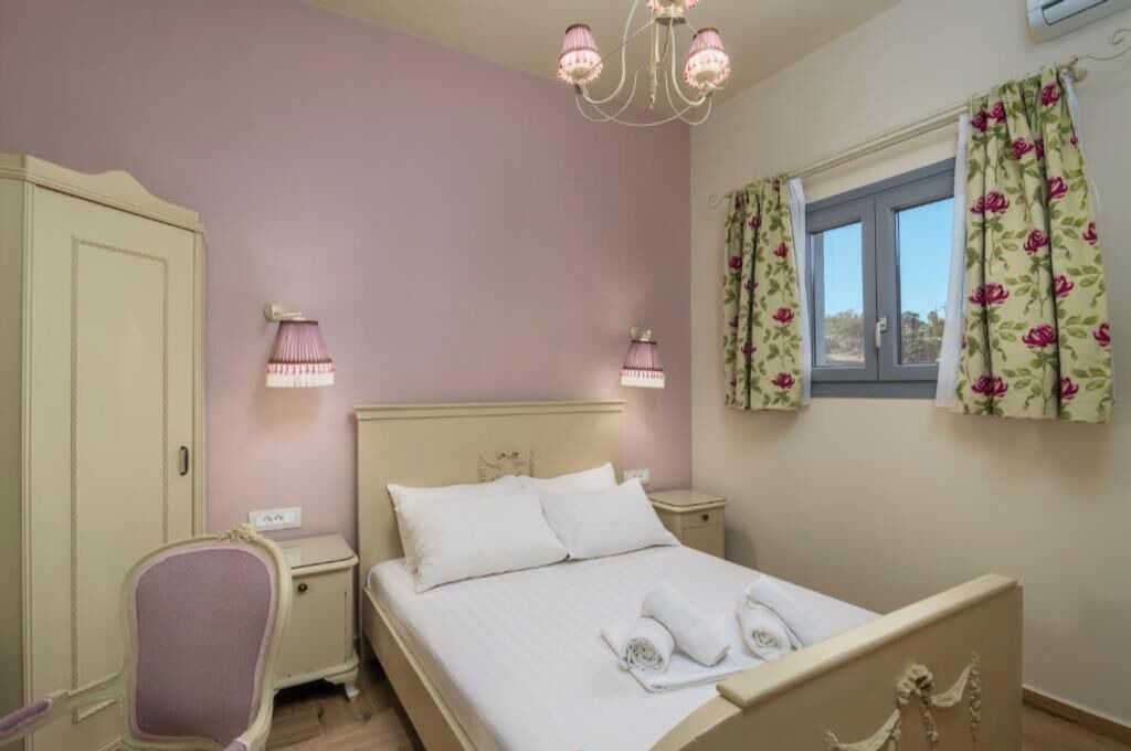 Photo of Bedroom in Milos