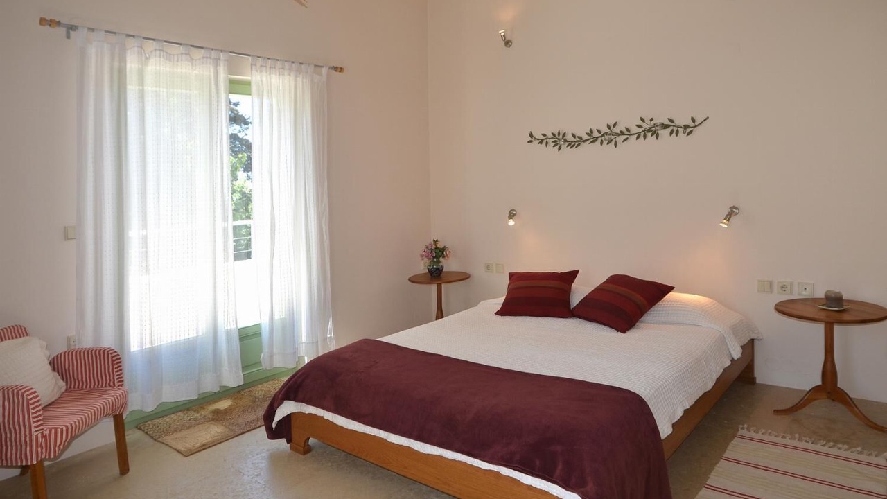 Photo of Bedroom in Armenoi