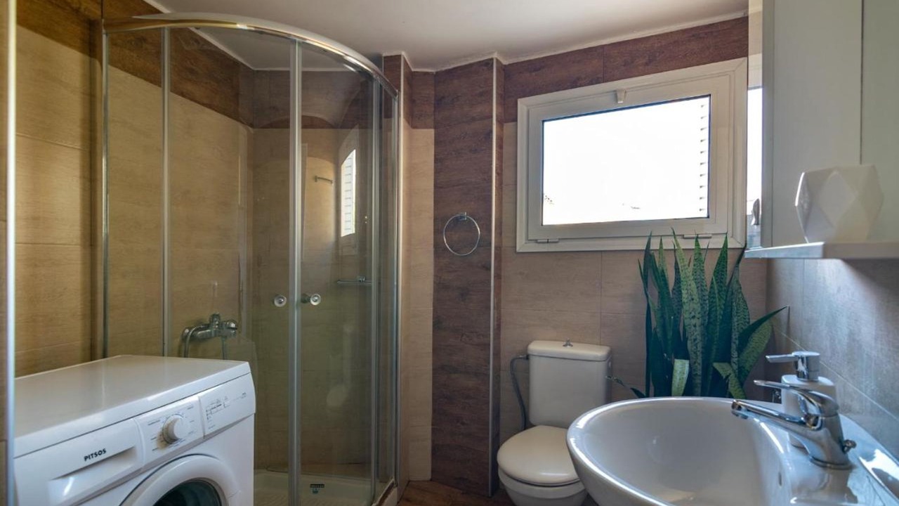 Photo of Bathroom in Armenoi