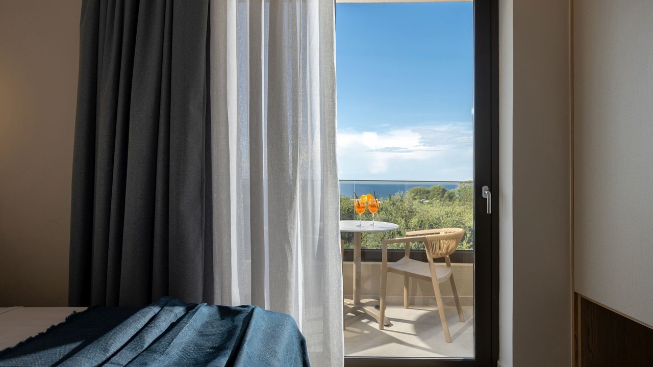 Photo of Bedroom in Neromilos