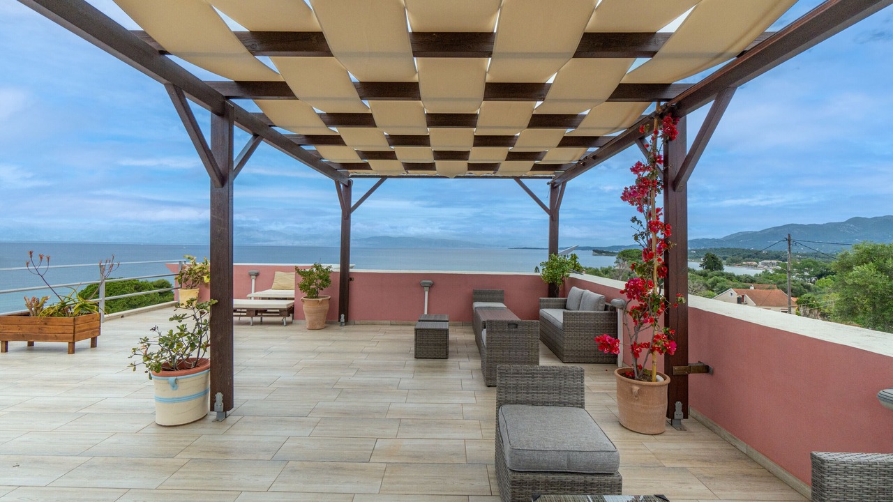 Photo of Patio Balcony in Astrakeri