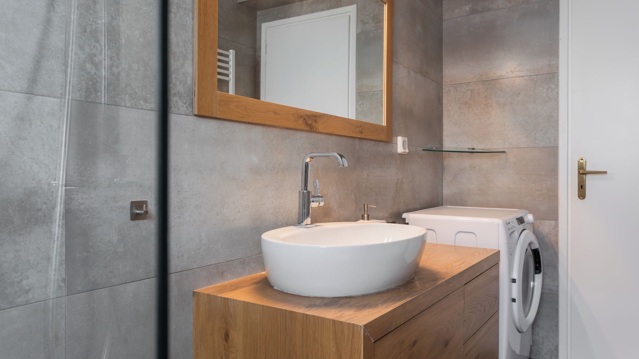 Photo of Bathroom in Alimos