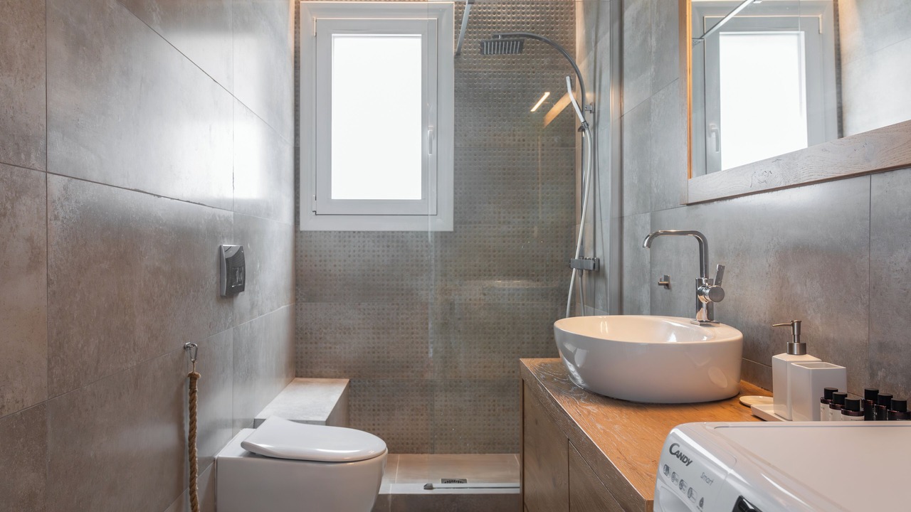 Photo of Bathroom in Alimos