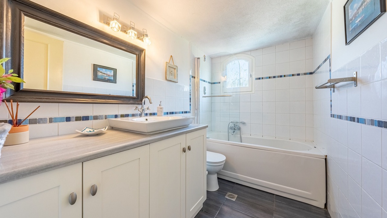 Photo of Bathroom in Chalikounas
