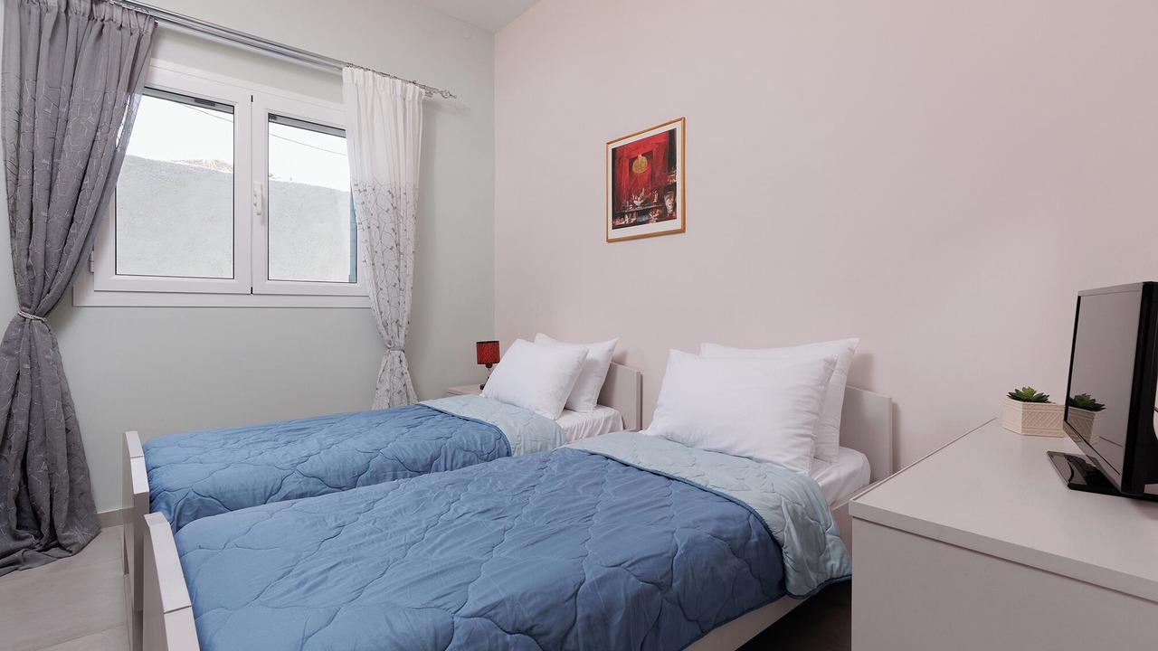 Photo of Bedroom in Ipsos