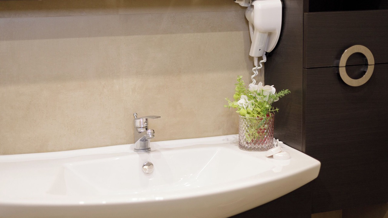 Photo of Bathroom in Ipsos