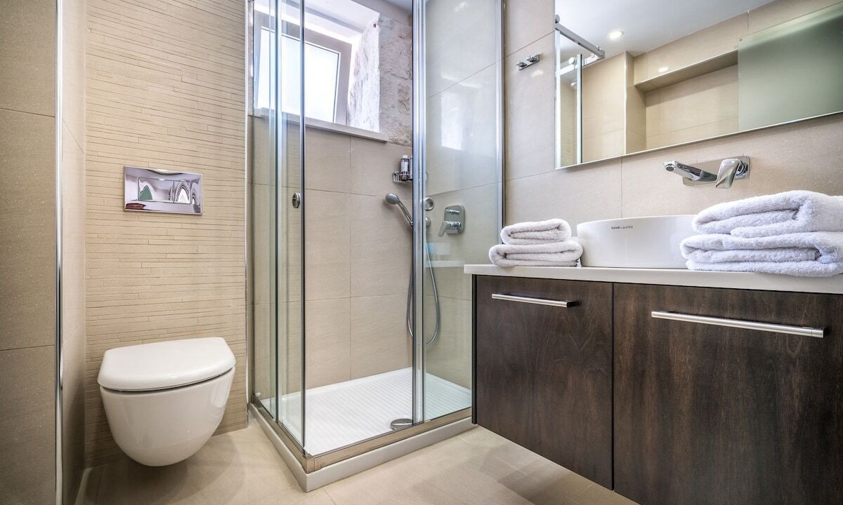 Photo of Bathroom in Neromilos