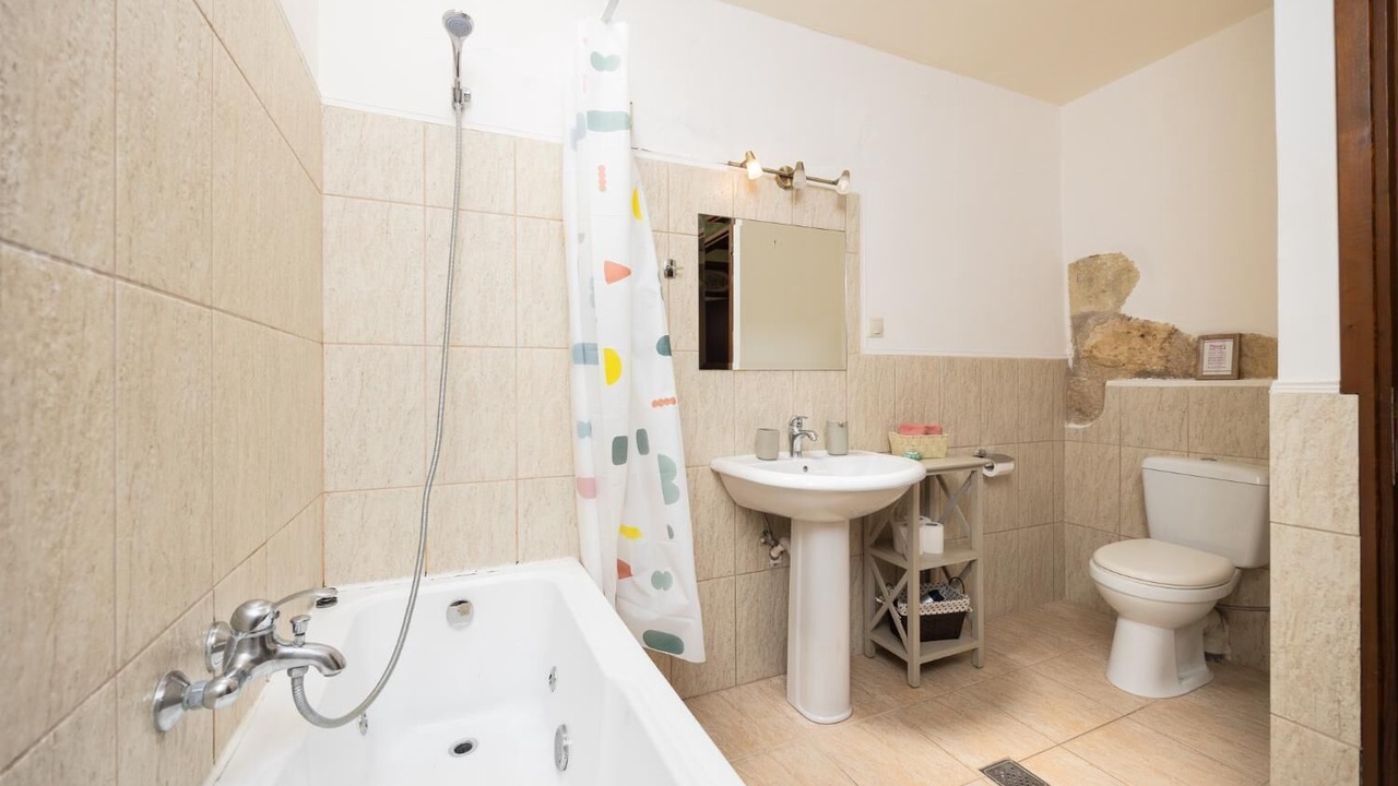 Photo of Bathroom in Champatha