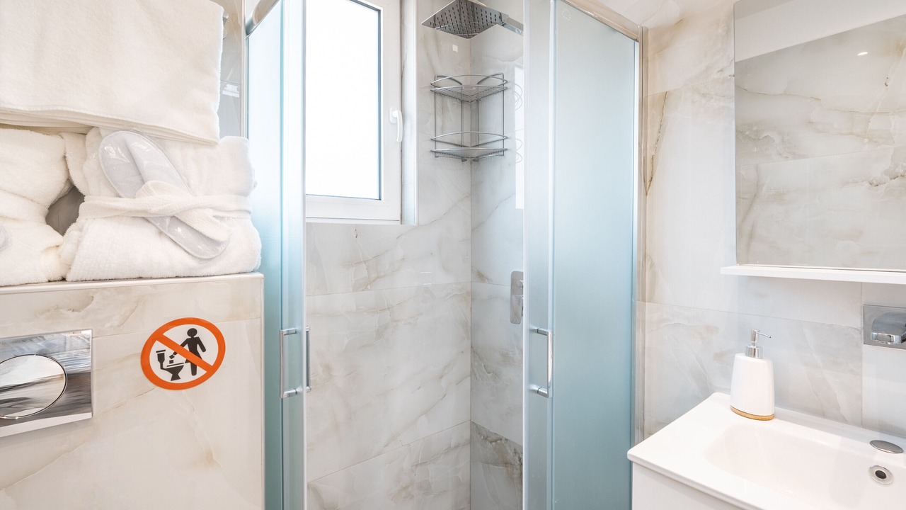 Photo of Bathroom in Petaloudes