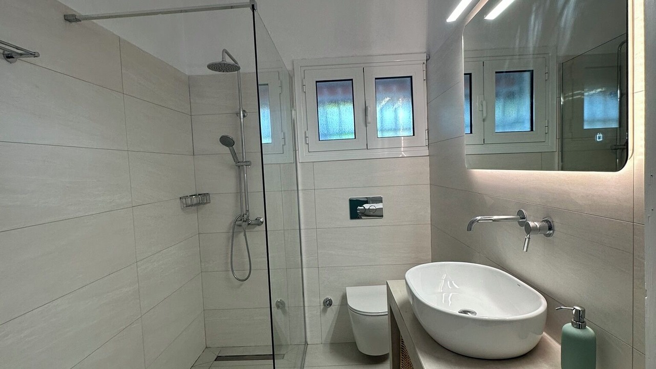 Photo of Bathroom in Loutsa