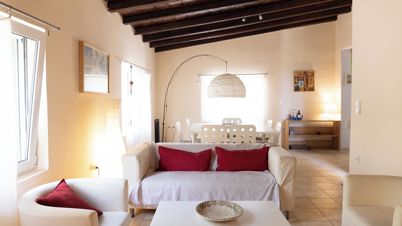 Photo of Livingroom in Aegina Town
