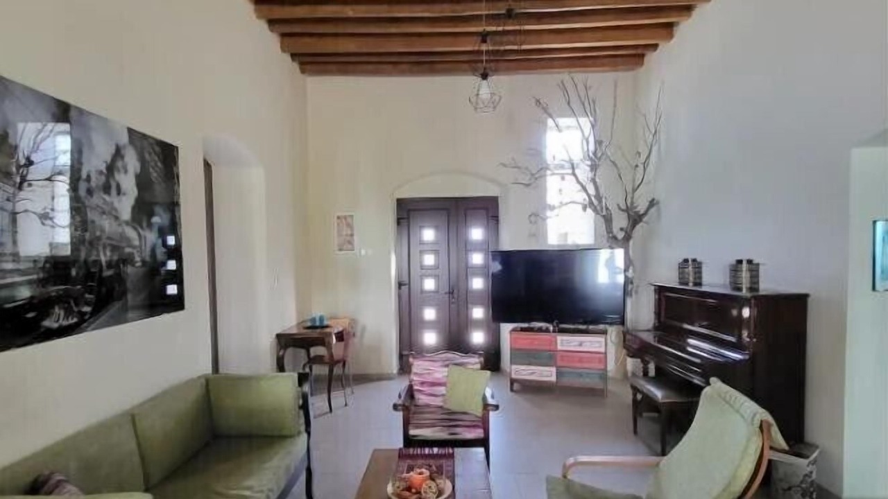 Photo of Livingroom in Alinda